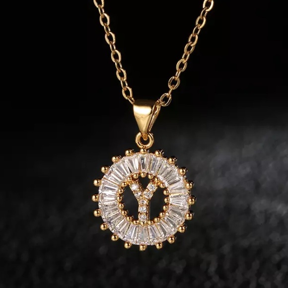 Gold Initial Crystal Sparkly Pendant Necklace A-Z - Picture 1 of 10